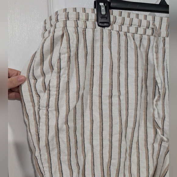 Old Navy Linen Blend Striped Tan and White Women's Shorts in Size XXL - Picture 2 of 13